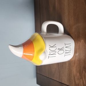 - BNWT Rae Dunn Trick or Treat‎ gnome mug with lid